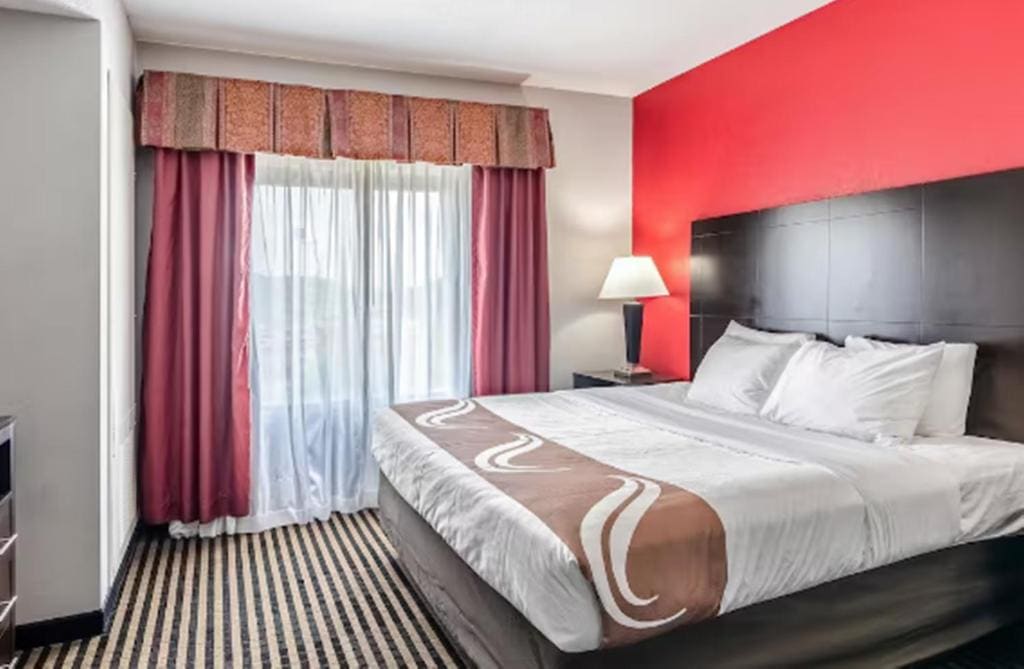King Room - Accessible/Non-Smoking room - Image 1