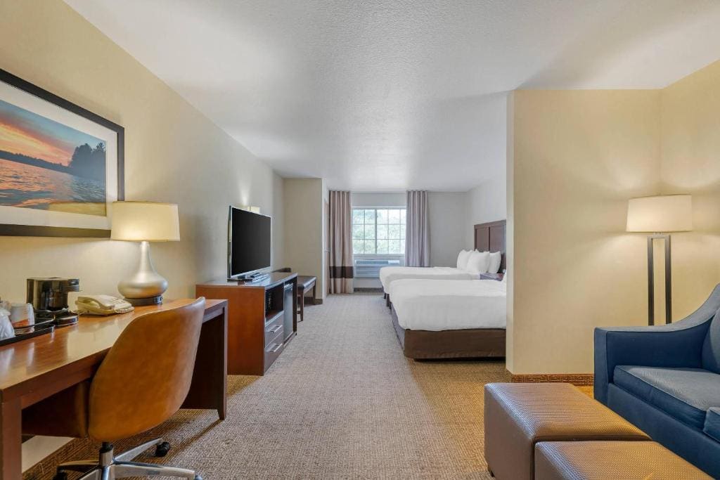 Queen Suite with Two Queen Beds - Non-Smoking room - Image 3