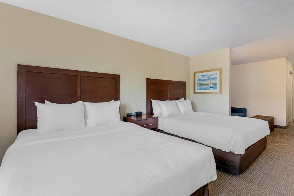 Queen Suite with Two Queen Beds - Non-Smoking room - Image 2