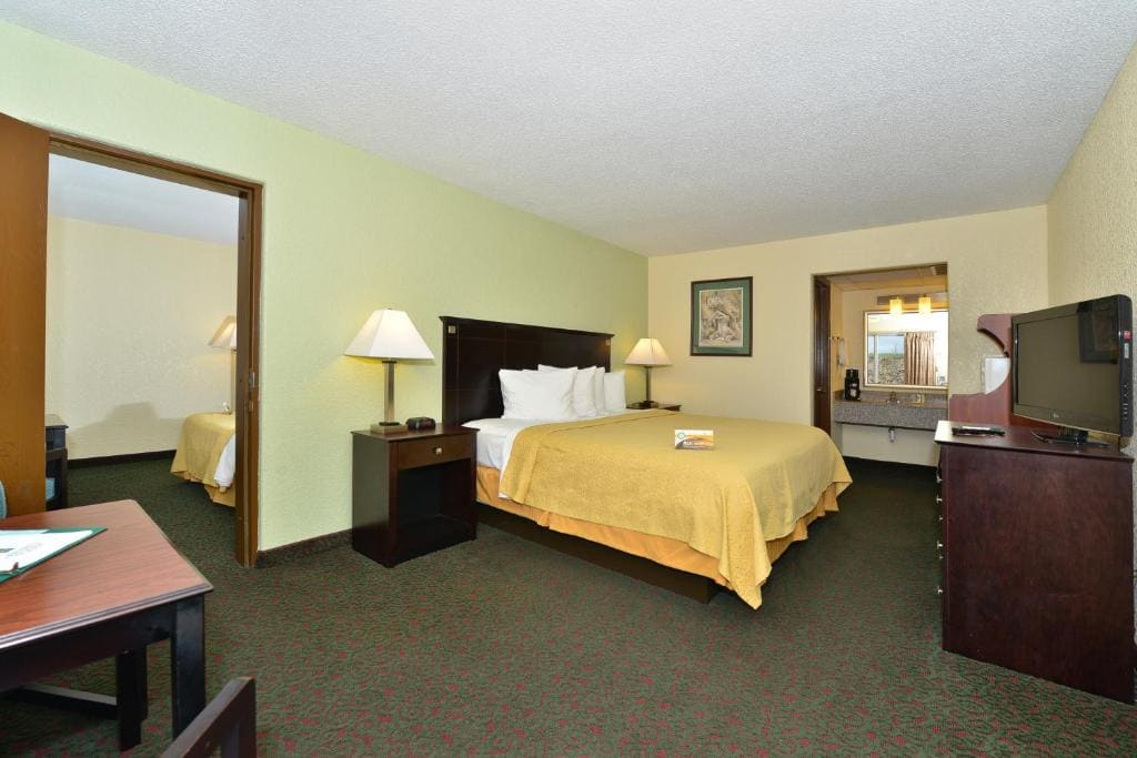 Standard King Room - Non-Smoking room - Image 2