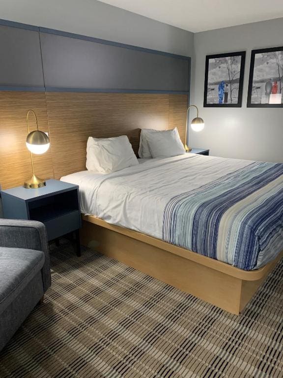 King Studio Suite with Walk-In Shower - Non-Smoking room - Image 1
