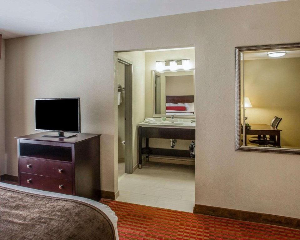 King Suite - Non-Smoking room - Image 1