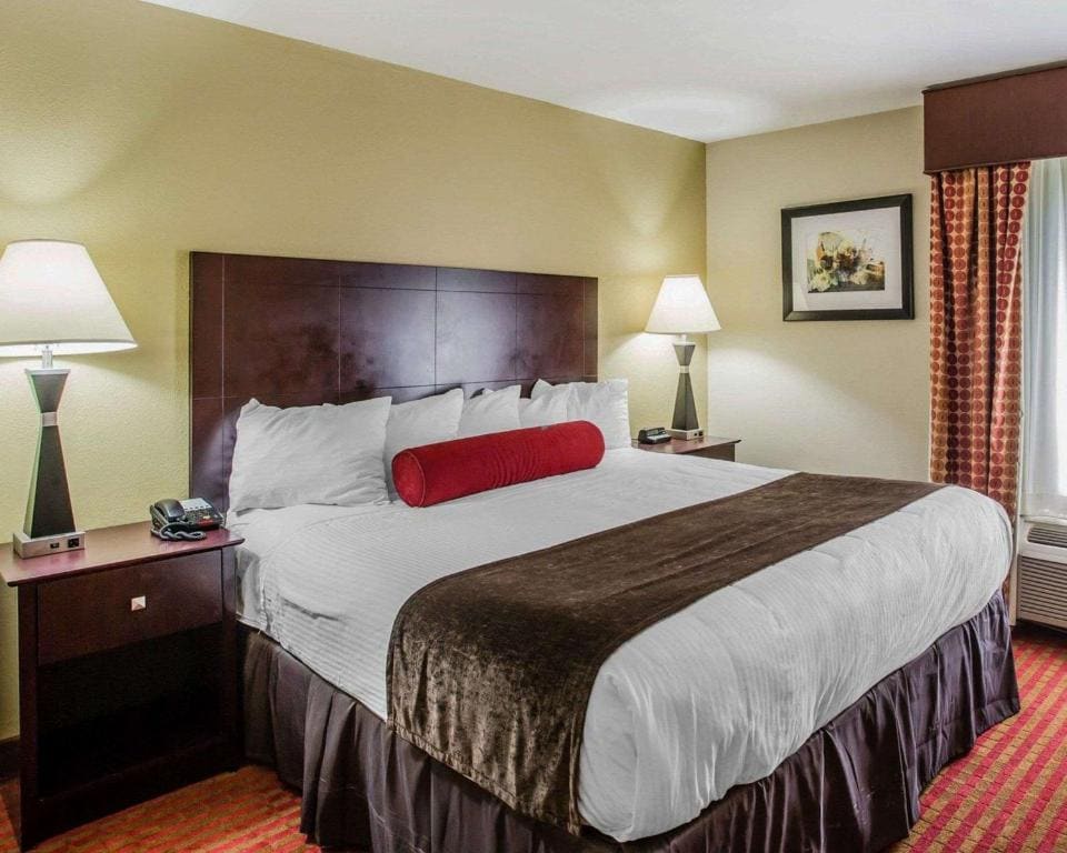 King Suite - Accessible/Non-Smoking room - Image 1