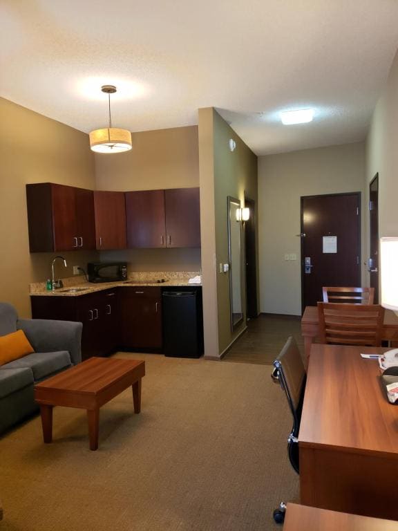 Efficiency King Suite - Non-Smoking room - Image 2