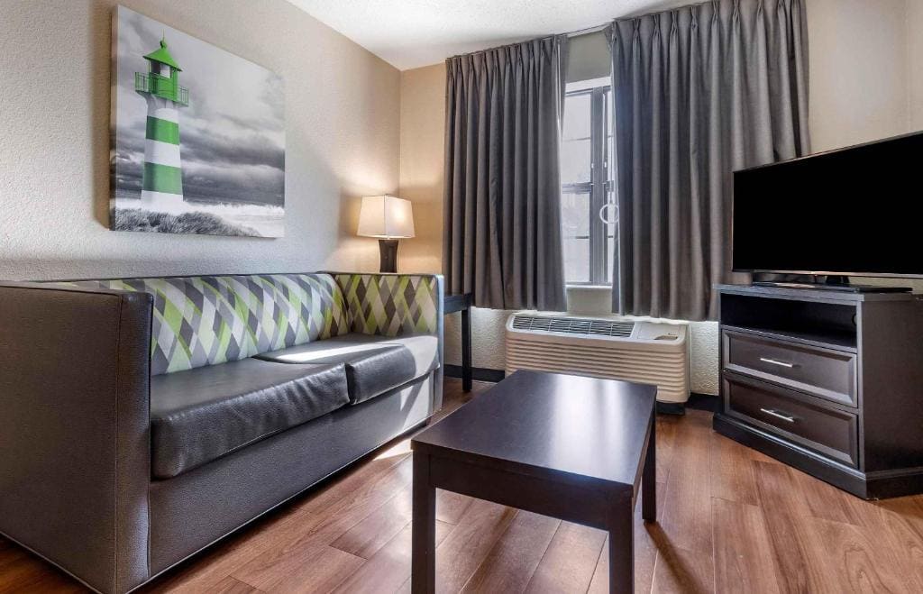 One Bedroom Suite - Non-Smoking room - Image 1