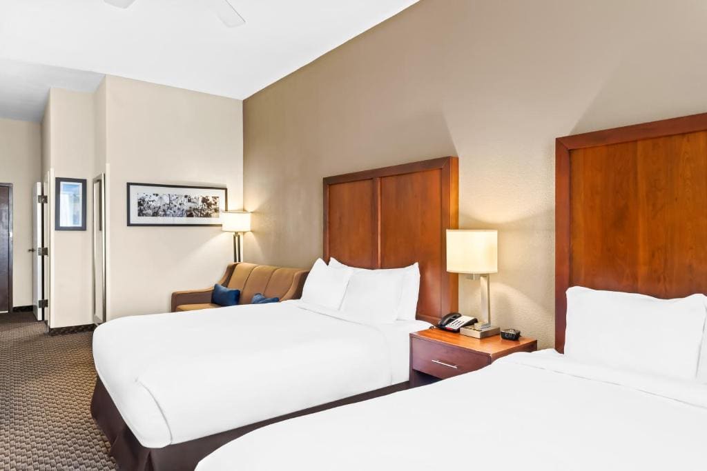 Suite with Two Queen Beds - Accessible/Non-Smoking room - Image 1