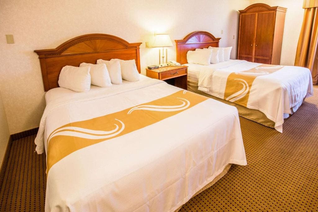 Queen Room with Two Queen Beds - Non-Smoking room - Image 1