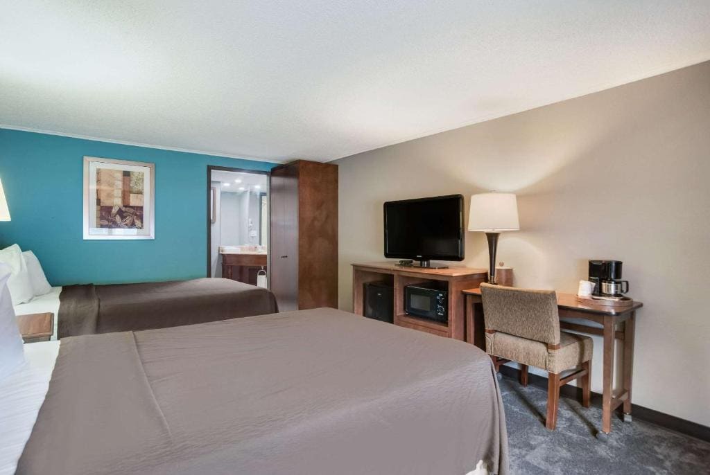 Double Room with Two Double Beds - Non-Smoking room - Image 2
