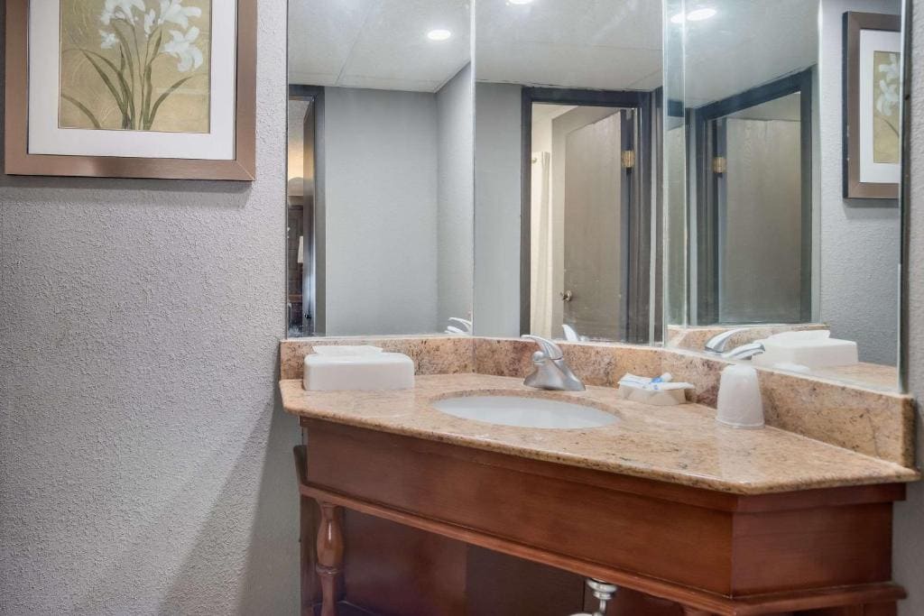 Double Room with Two Double Beds - Non-Smoking room - Image 3