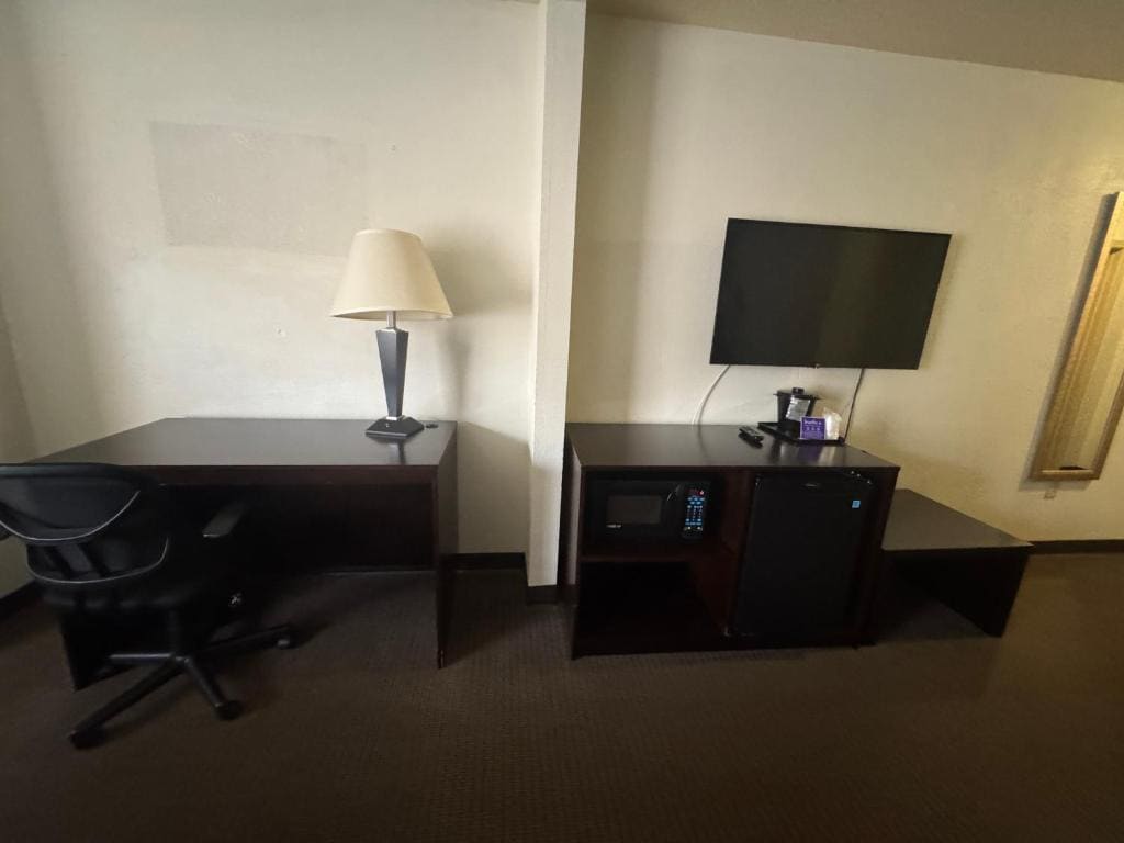 King Room - Non Smoking room - Image 1