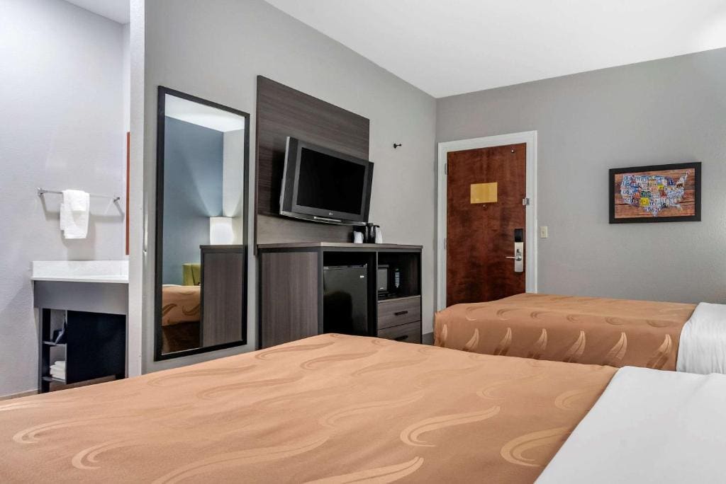 Double Room with Two Double Beds - Non-Smoking room - Image 2