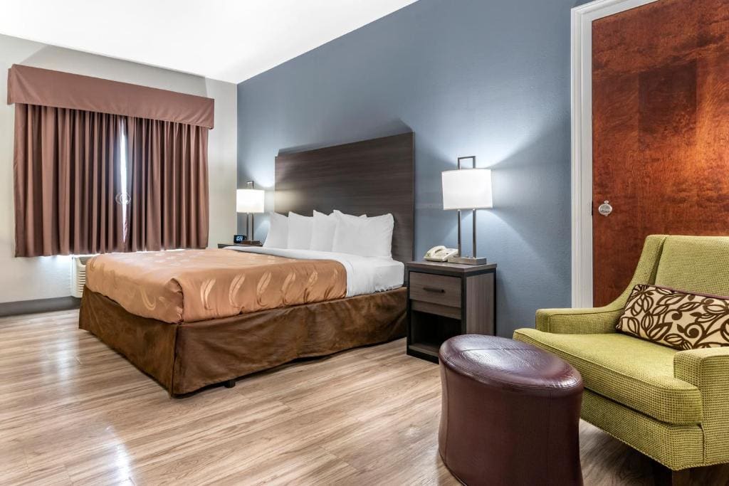 Standard King Room - Non-Smoking room - Image 1