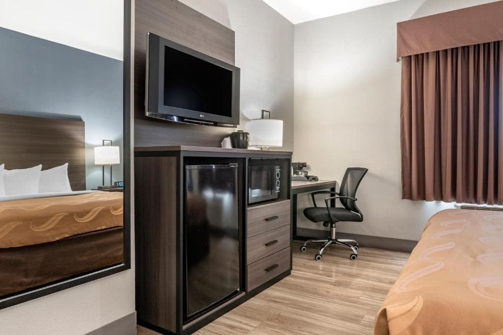 Standard King Room - Non-Smoking room - Image 3
