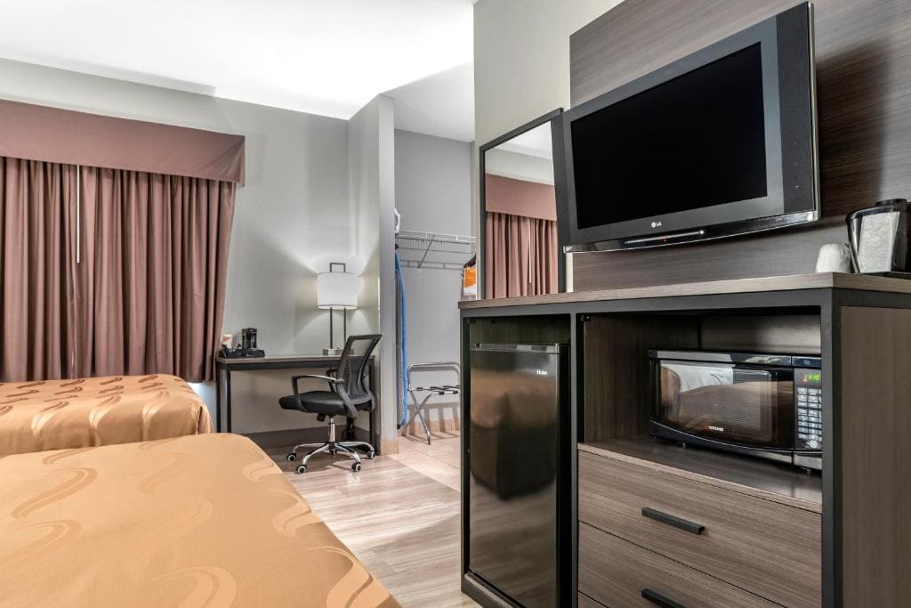 Double Room with Two Double Beds - Non-Smoking room - Image 3