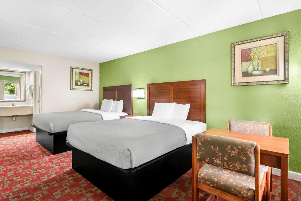 Double Room with Two Double Beds - Smoking room - Image 1