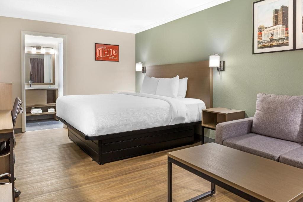 King Suite - Non-Smoking room - Image 1