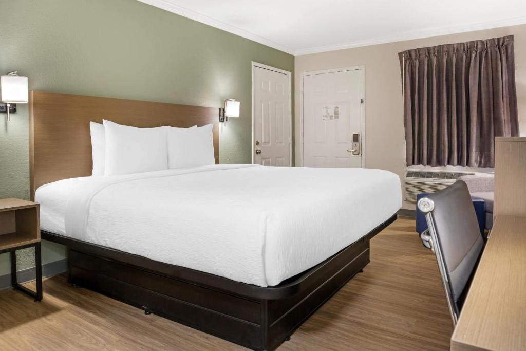 Standard King Room - Non-Smoking room - Image 1