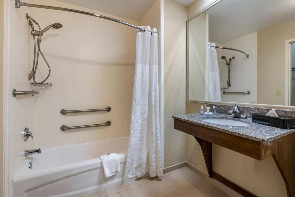 King Room - Accessible/Non-Smoking room - Image 1