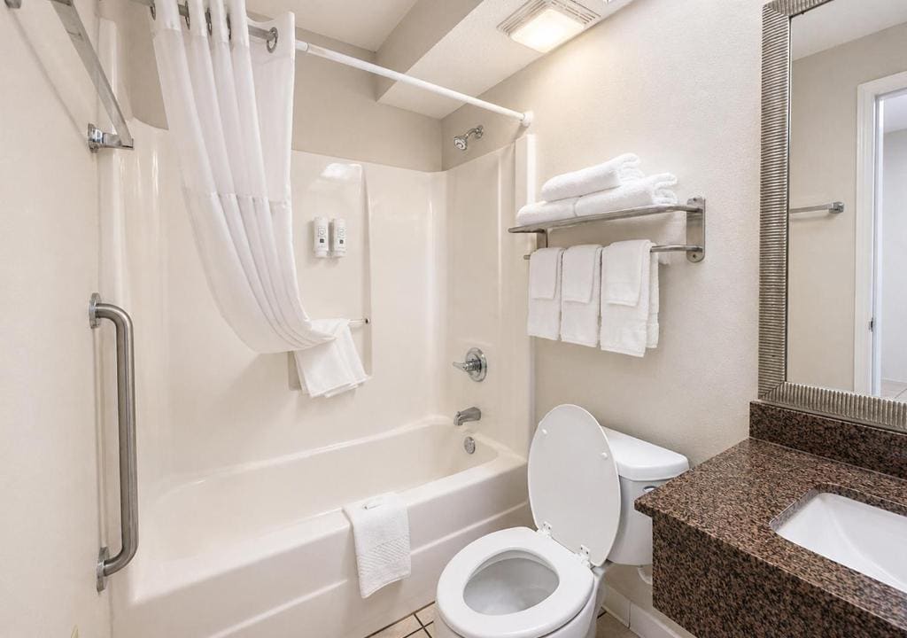 Efficiency Queen Room with Two Queen Beds - Smoking room - Image 1