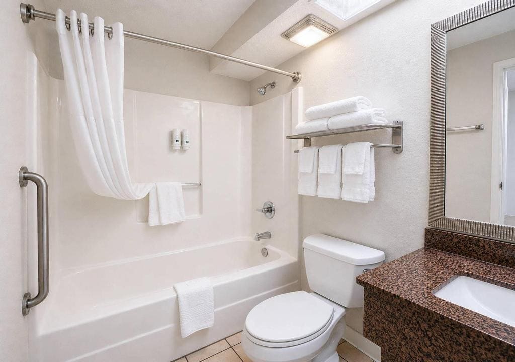 Superior King Suite - Non-Smoking room - Image 3