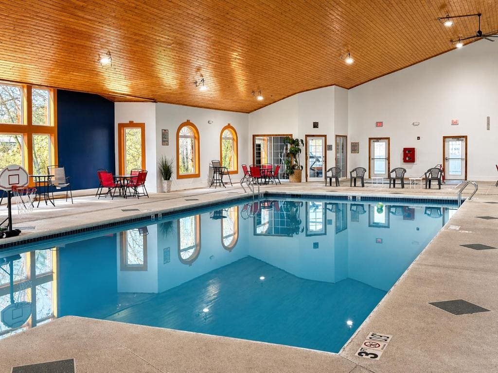 King Suite - Disability Access/Non-Smoking room - Image 2