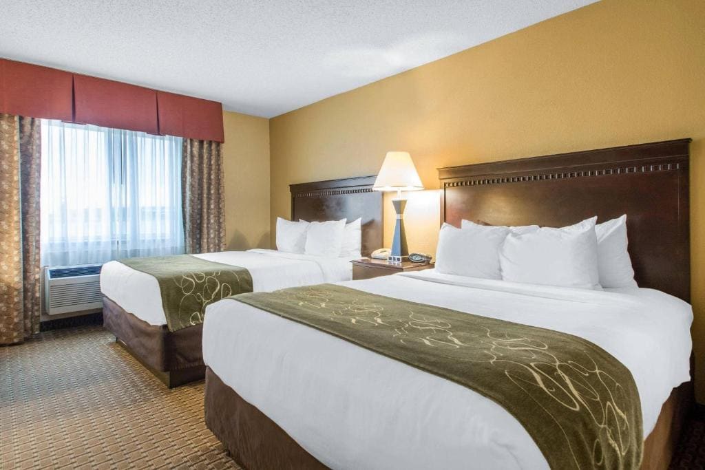 Queen Suite with Hot Tub and  Sofa Bed - Non-Smoking room - Image 2