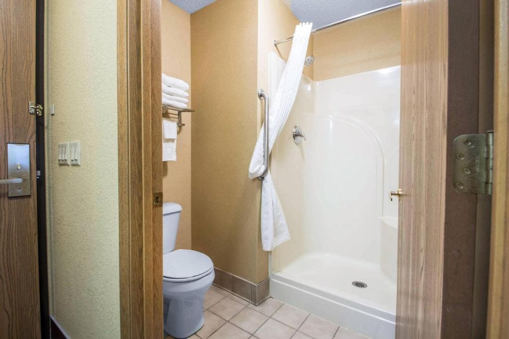 Suite with King Bed - Non-Smoking room - Image 2