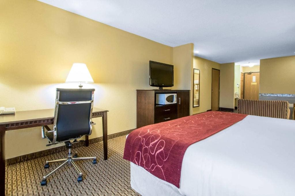 Suite with King Bed - Non-Smoking room - Image 1