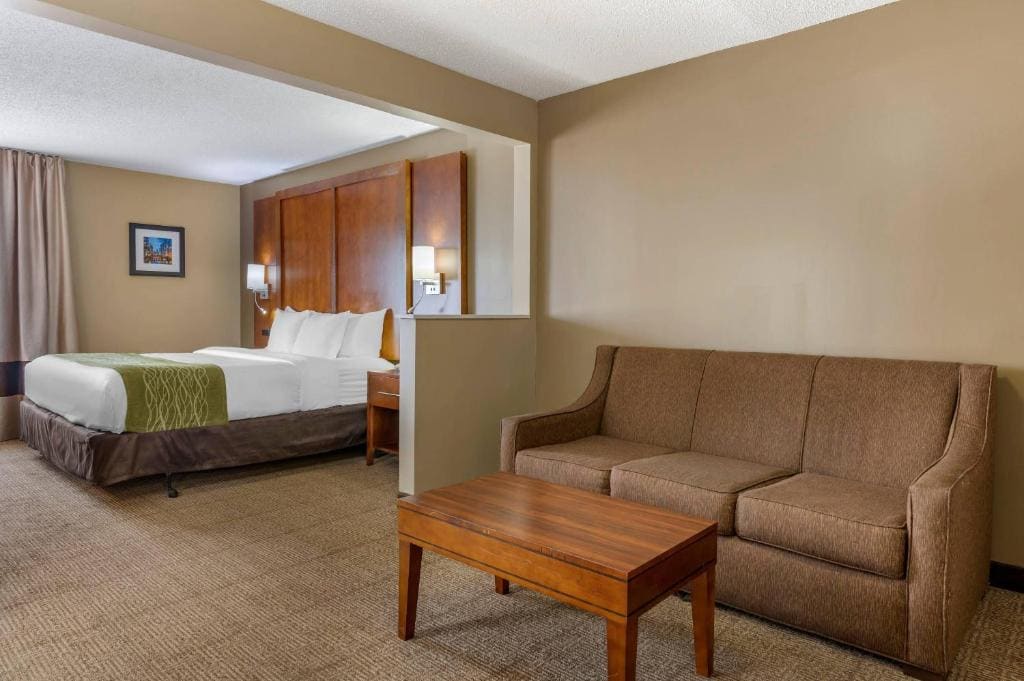 King Suite with Sofa Bed- Non-Smoking room - Image 1