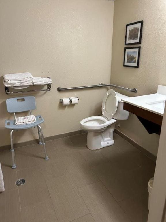 Room with Two Queen Beds - Accessible/Pet Friendly/Non-Smoking room - Image 2