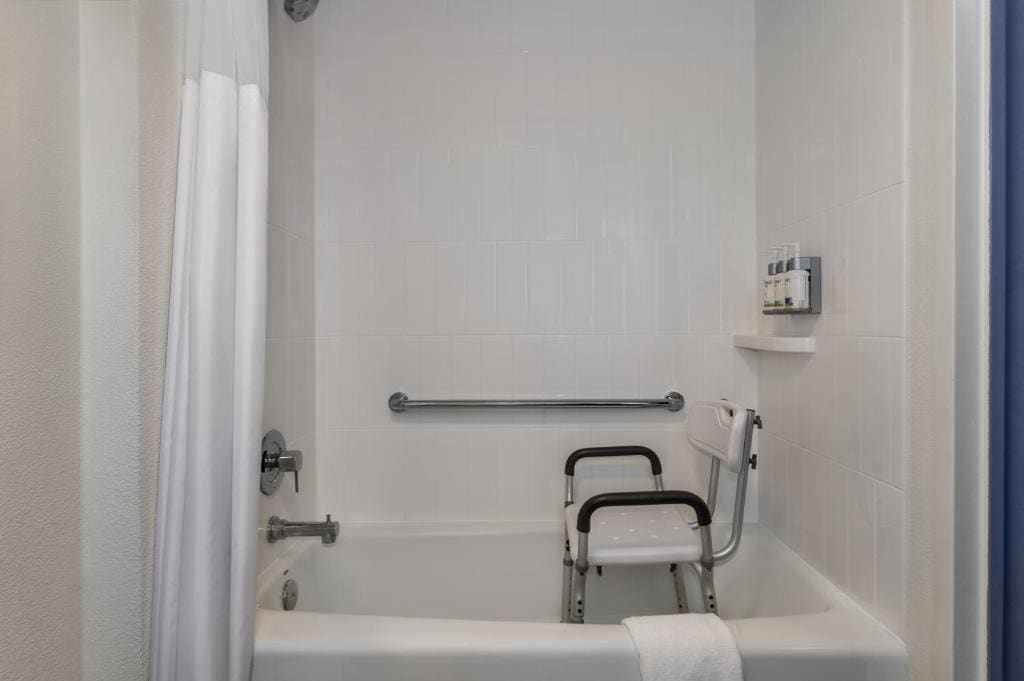 King Room - Accessible/Non-Smoking room - Image 1