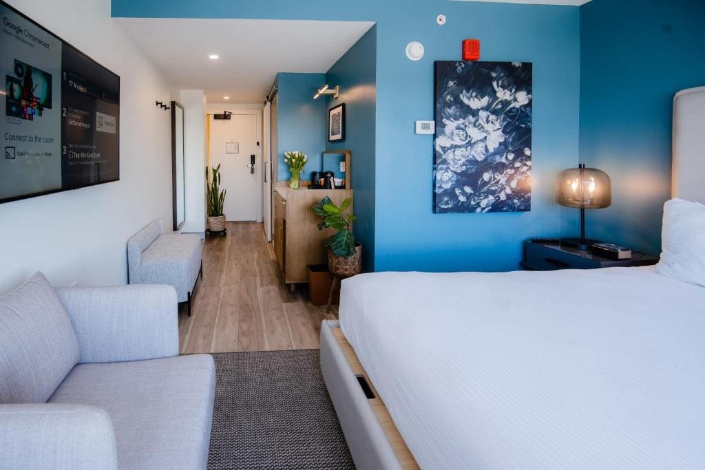 Standard 1 King Bed room - Image 1