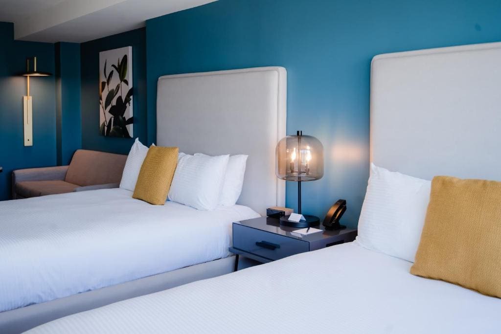 Standard Two Queen Beds room - Image 2