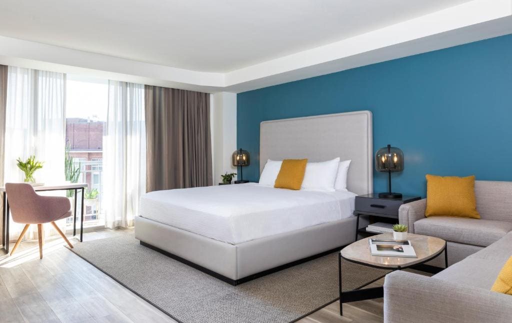King Studio Suite with Balcony room - Image 2