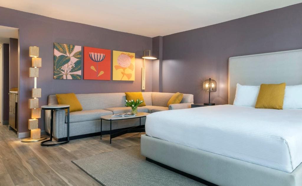 King Studio Suite with Balcony room - Image 3