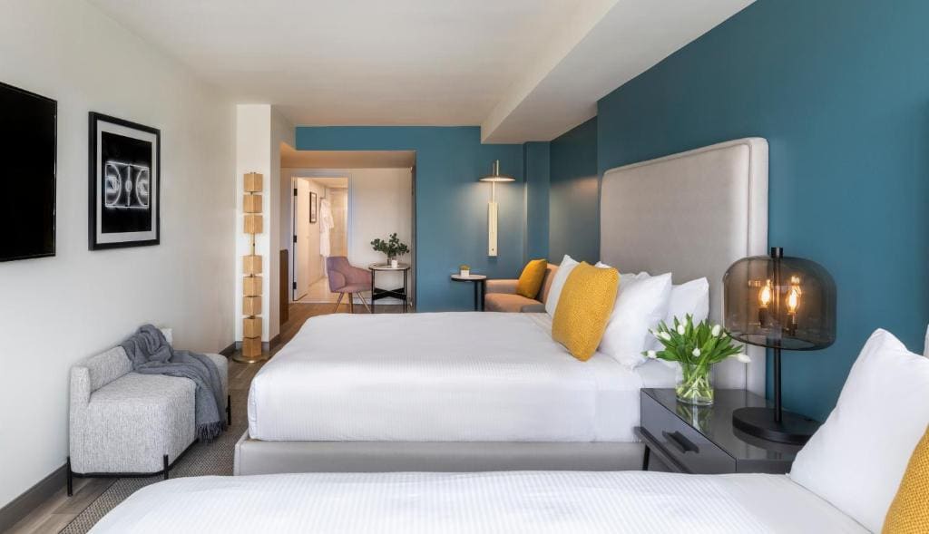 Standard Two Queen Beds room - Image 1