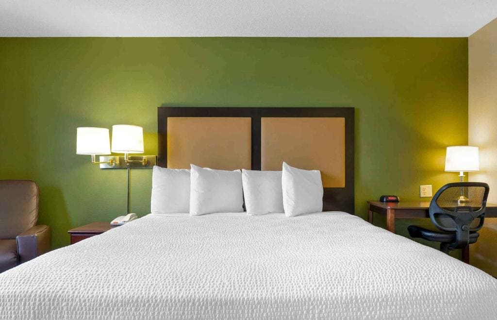 Studio with 1 King Bed - Non-Smoking room - Image 2
