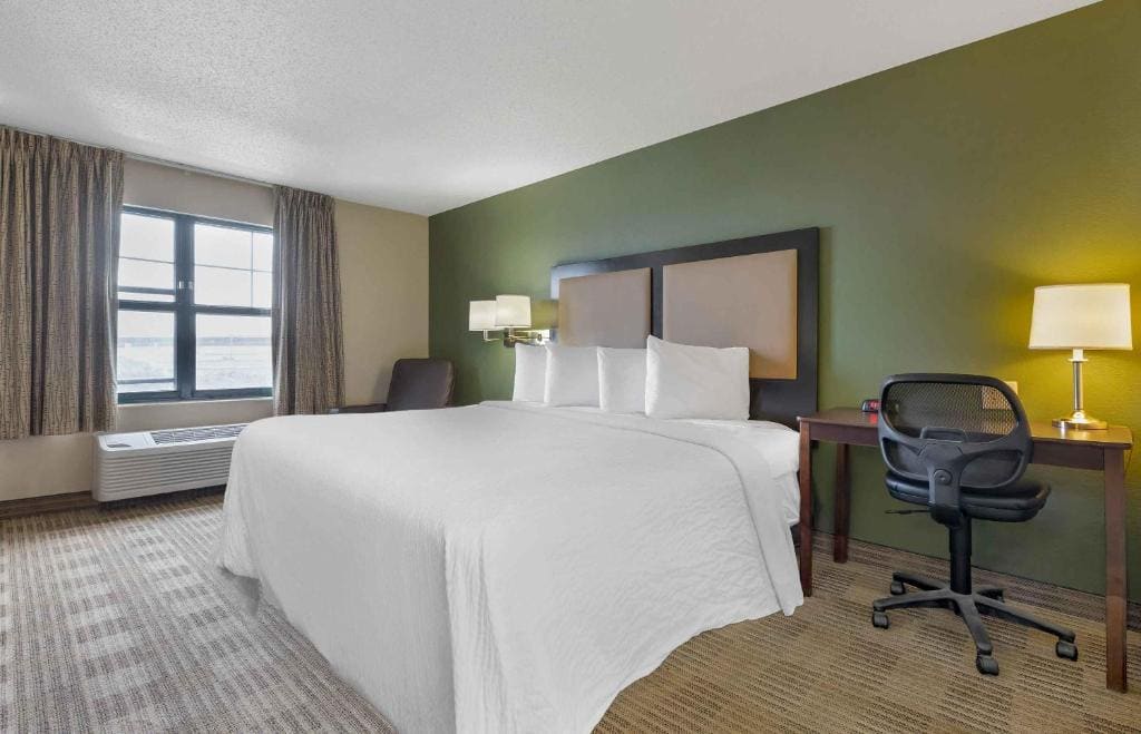 Studio with 1 King Bed - Non-Smoking room - Image 1