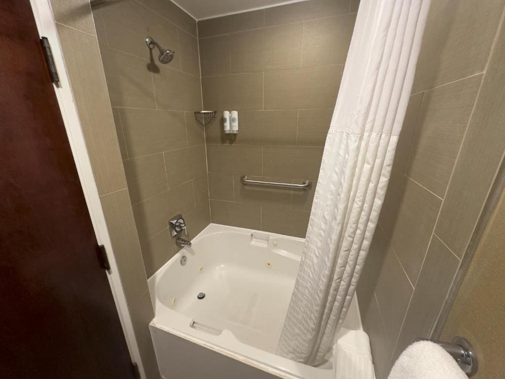 King Suite with Sofa Bed, Two-Person Whirlpool, Kitchenette - Non Smoking room - Image 1