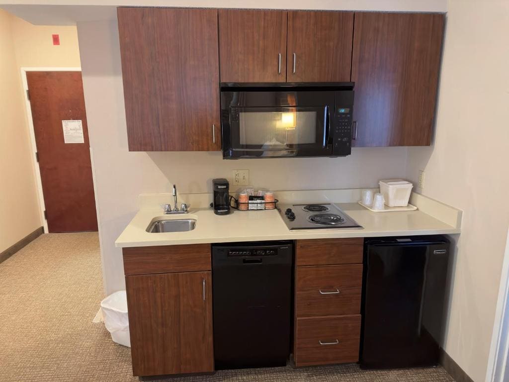 Two Queen Bed Suite with Sofa Bed, Kitchenette - Non Smoking room - Image 2