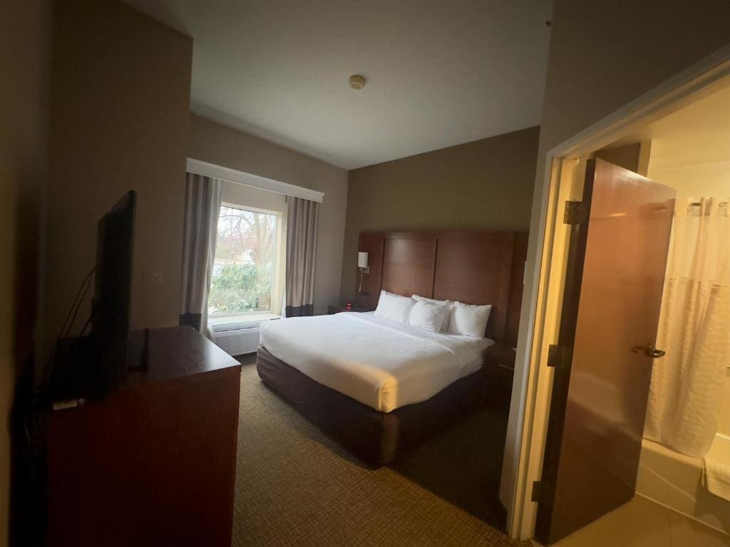 One King Bed Apartment, Full Kitchen - Non Smoking room - Image 2