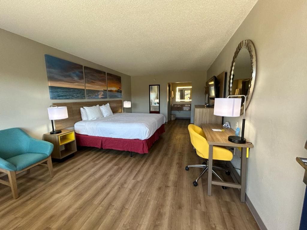 King Room - First Floor/Non-Smoking room - Image 2