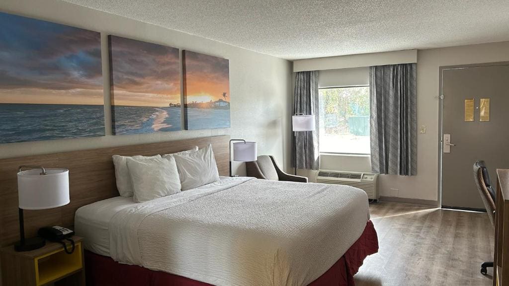 2 Queen Bed, Second Floor, Non-Smoking room - Image 2