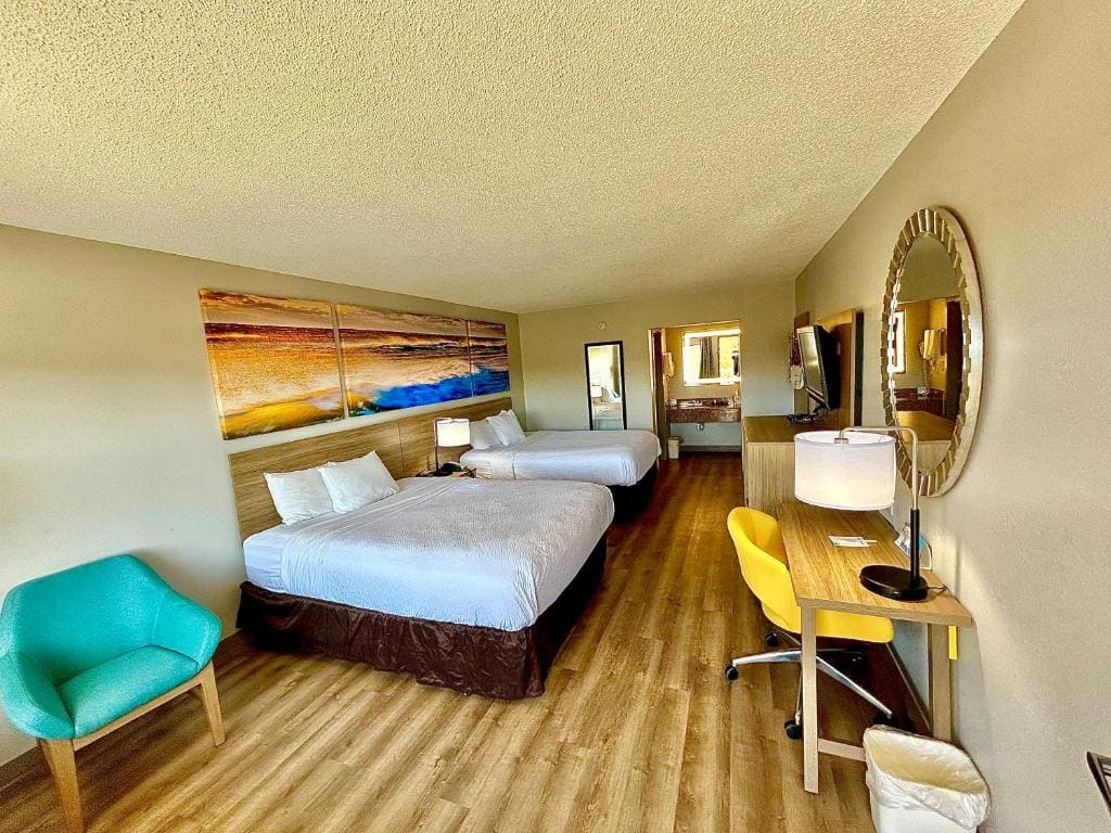 2 Queen Bed, First Floor, Non-Smoking room - Image 1
