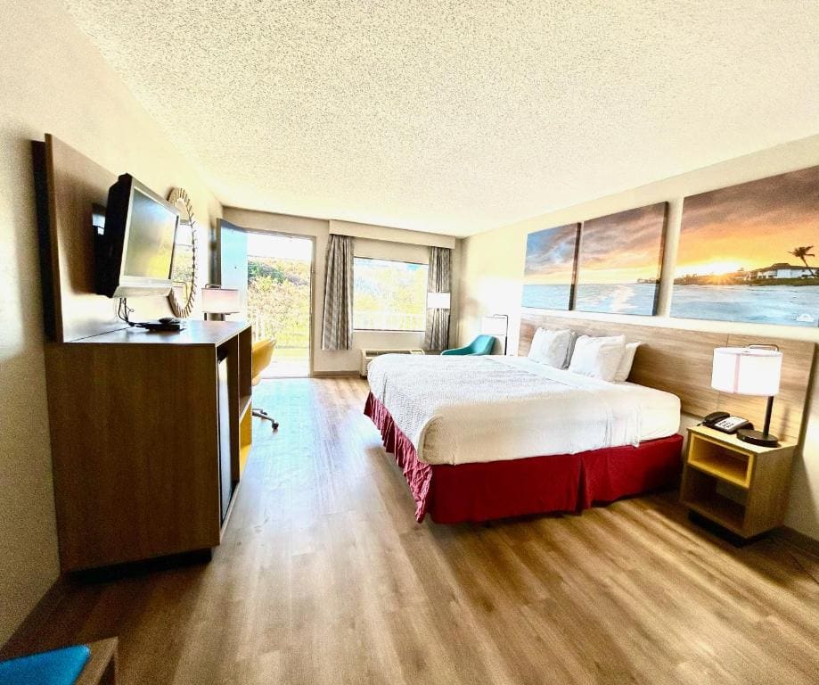 2 Queen Bed, First Floor, Non-Smoking room - Image 3