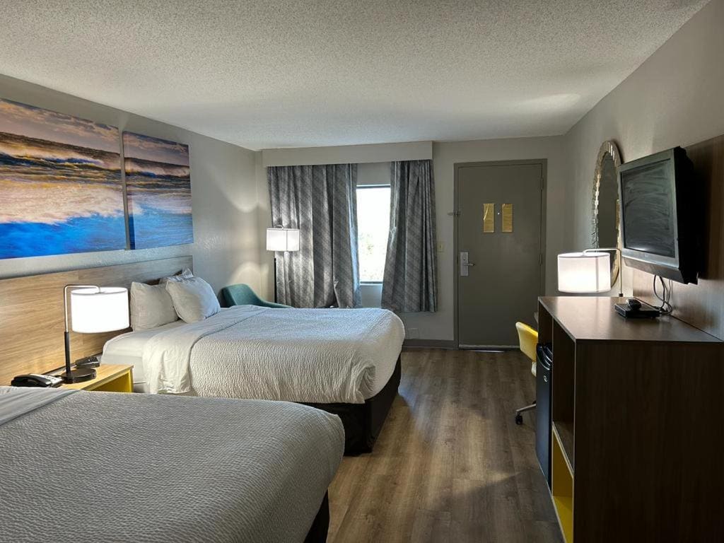 2 Queen Bed, Second Floor, Non-Smoking room - Image 1