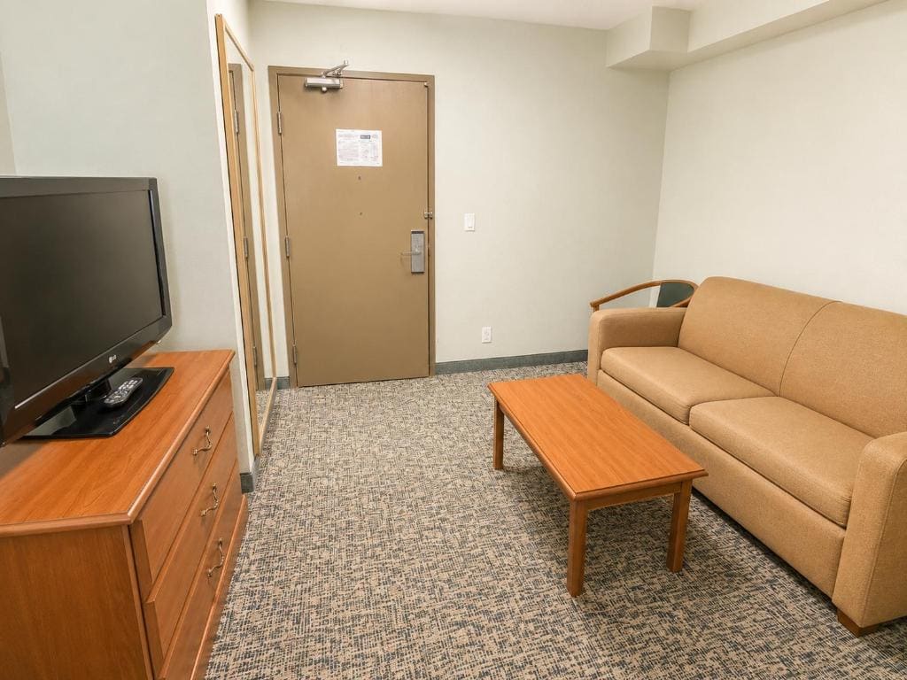 King Room with Roll-in Shower - Mobility Access/Non-Smoking room - Image 2