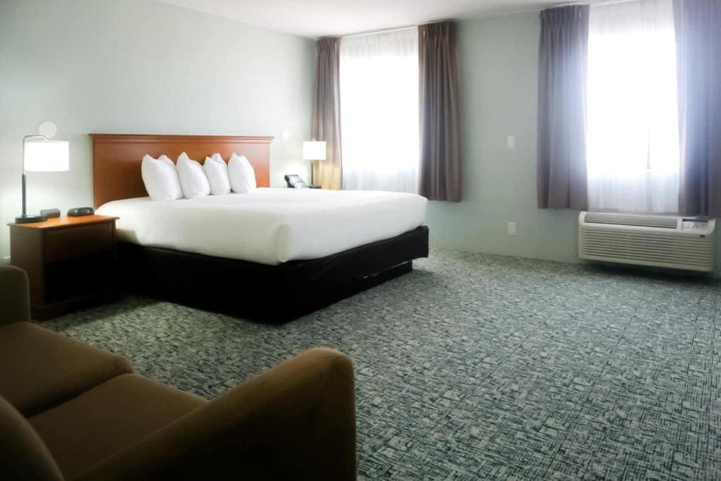 King Room - Non-Smoking room - Image 2