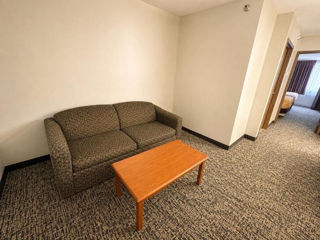 One-Bedroom Queen Suite - Non-Smoking room - Image 3