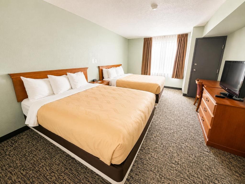 One-Bedroom Queen Suite - Non-Smoking room - Image 2